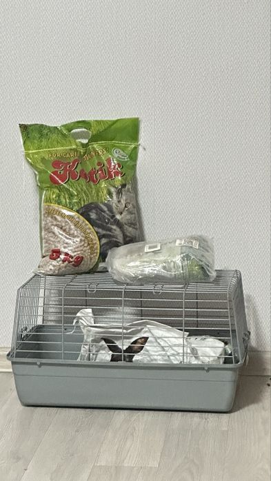 Клетка, корм, сено, вкусняшки для кролика