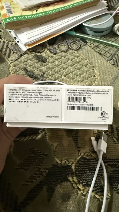 AirPods with Wireless Charging Case