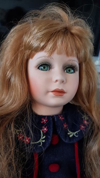 Papusa din portelan de colecție - Rezervata