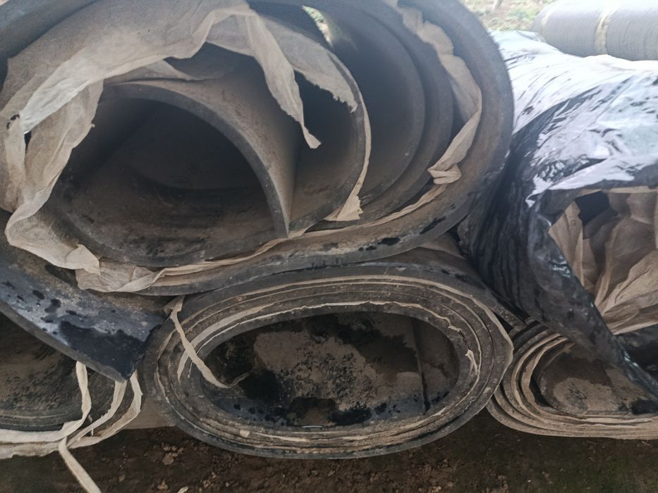 Продается резина . Толщина 8,10.12 мм. Размер 1,22 м на 5 м