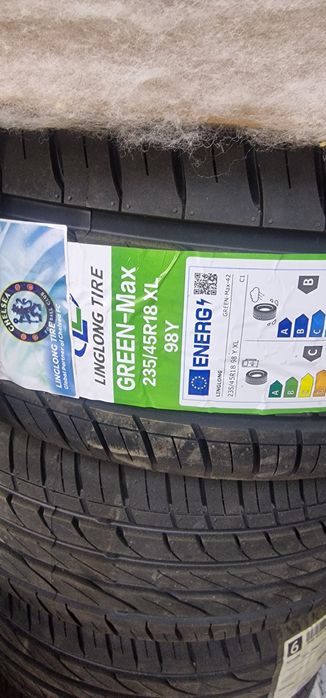Продам летнию резину 235/45R18