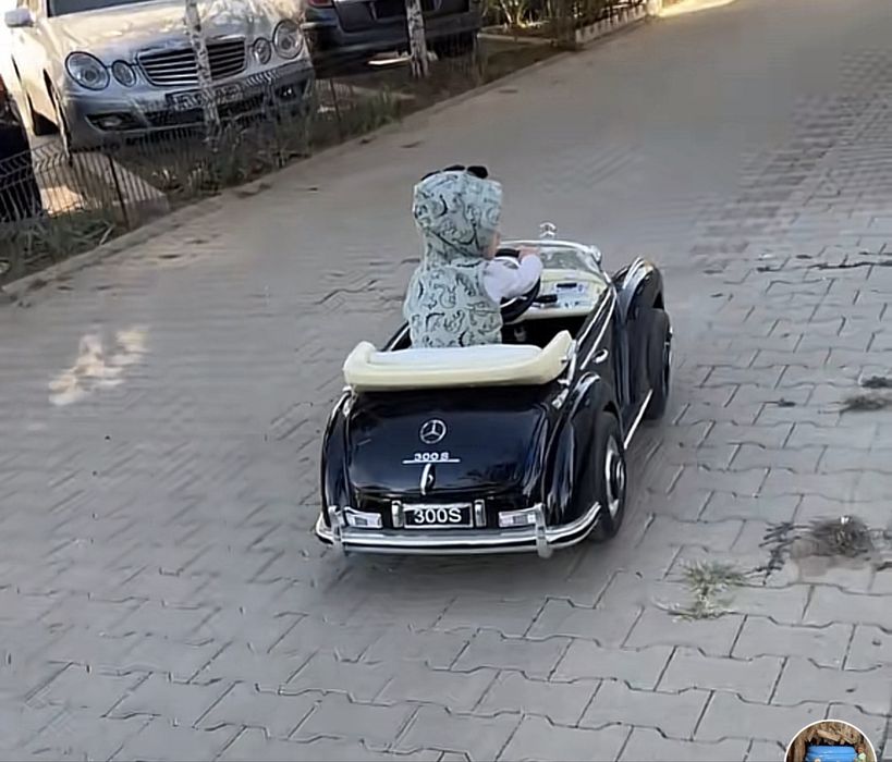 Masinuta electrica mercedes