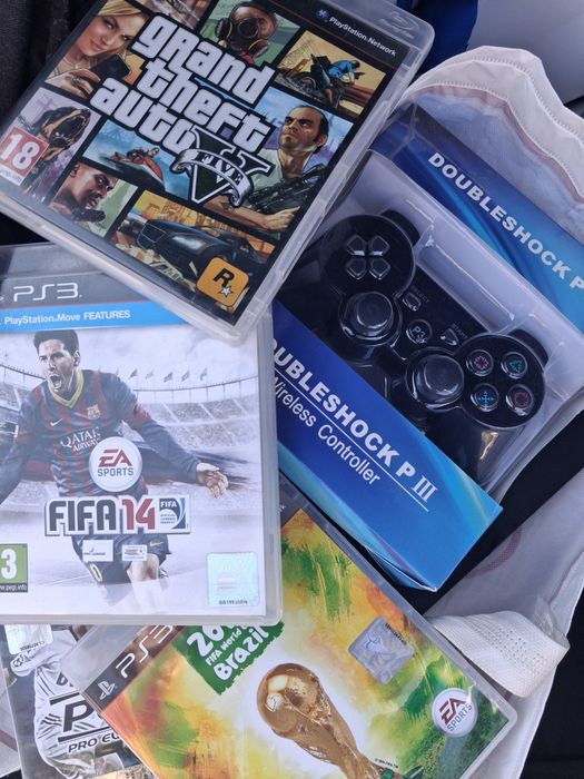 Playstation 3 impecabil, nedesfacut, 500gb, cu maneta noua si 4 jocuri