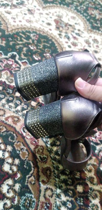 Yozda to'y va bazmlar uchun juda chiroyli obuv