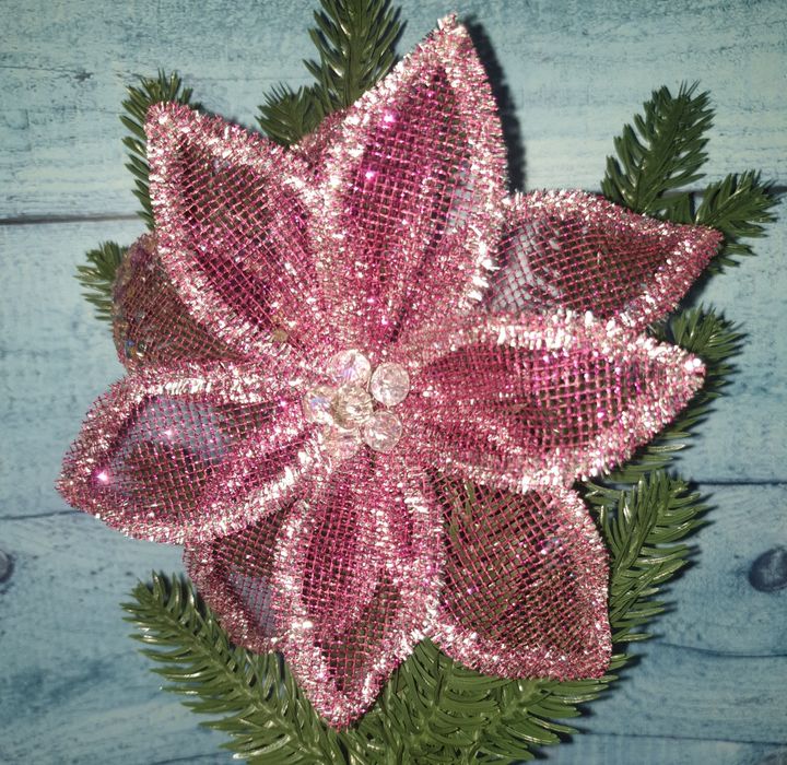 Блестящие цветы на елку