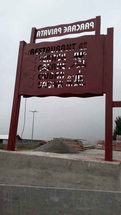 Panoplii, sculpuri,mobilier urban panouri traforate grilaje arbori