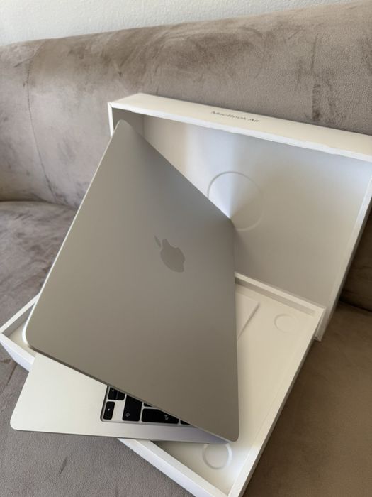 MacBook Air 13.6