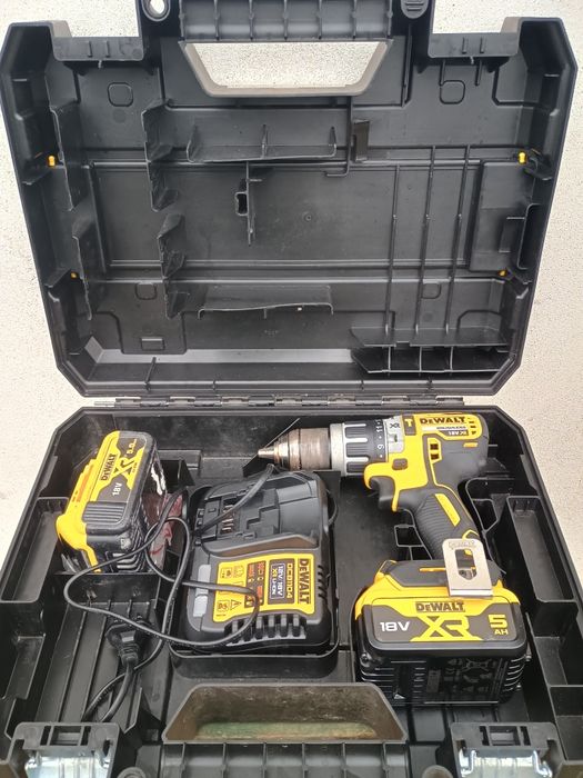 Filetanta dewalt dcd796 set cu 2 baterii, încărcător și cutie