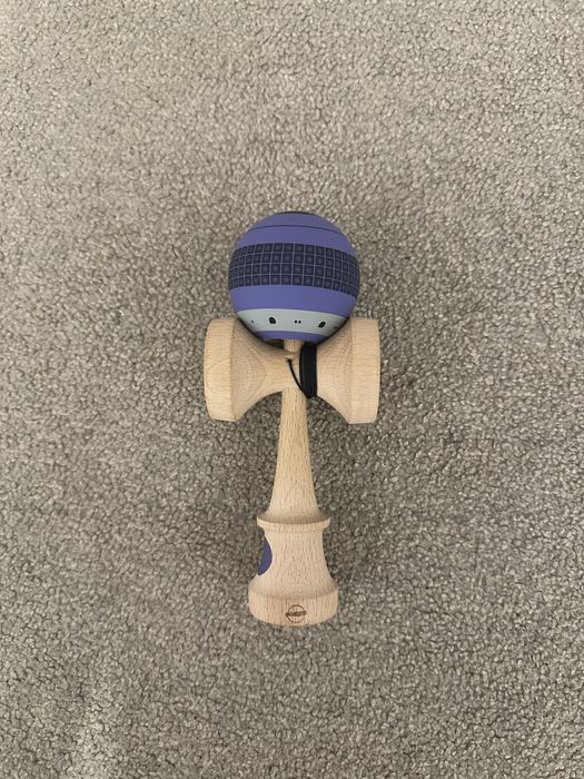 Kendama Sweets Lab V38 Gamestation Turbo – AntiSkid 2.0 (originală)