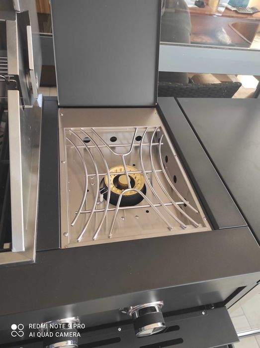 Ново Газово барбекю с хладилник и мивка