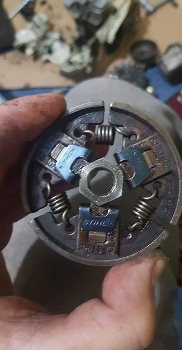 Vând ambreiaj Oală și șaibă toate piesele sânt originale de stihl