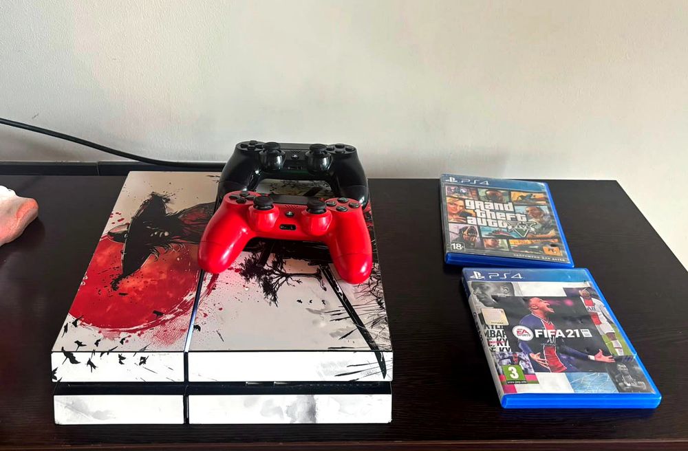 Продаётся Playstation 4