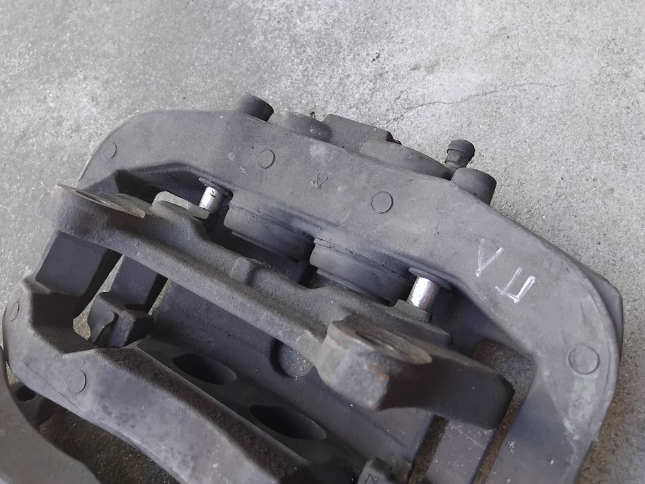 Предни двубутални спирачни апарати Audi A8 D3/A6 C6 Ауди А8/А6