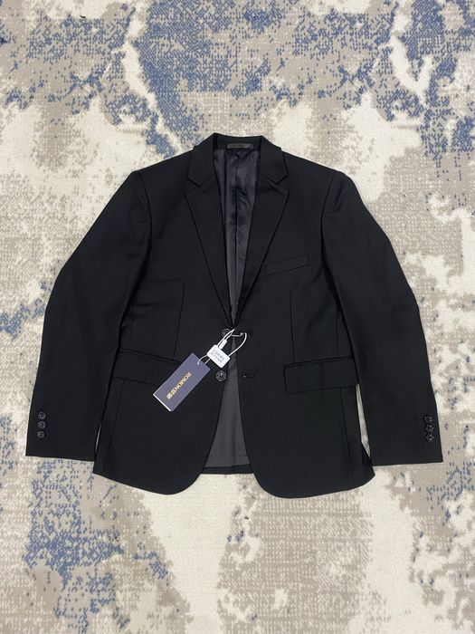 Kastyum shim oq koylak sotiladi yangi kiyilmagan