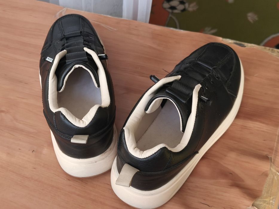 Мужские чёрные кроссовки