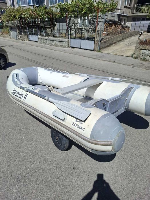 Лодка Zodiac 310