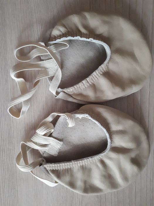 Продам пуанты,чешки