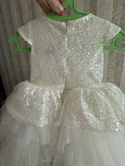 Белое платье на девочку 3-4 года