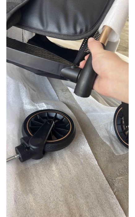 Продам коляску, черного цвета