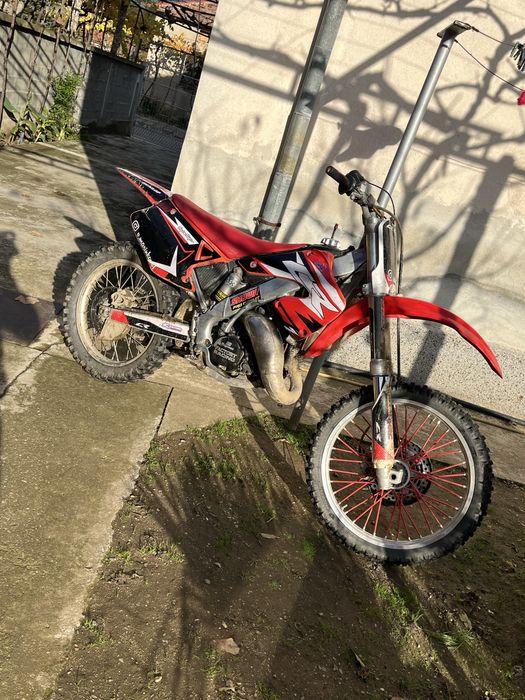 Продавам Honda cr125