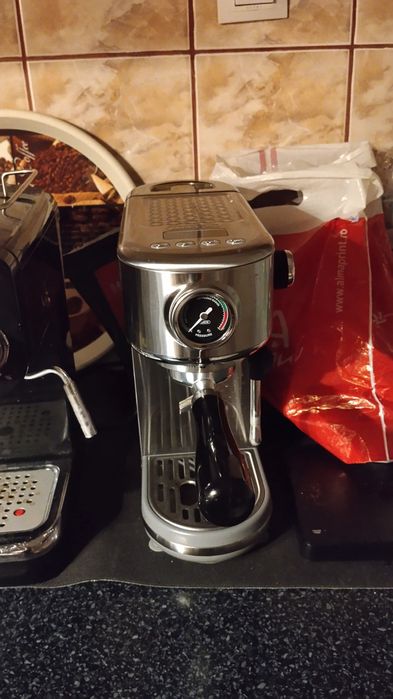 Vând Espressor Semi automat HiBREW H10B cu accesorii incluse