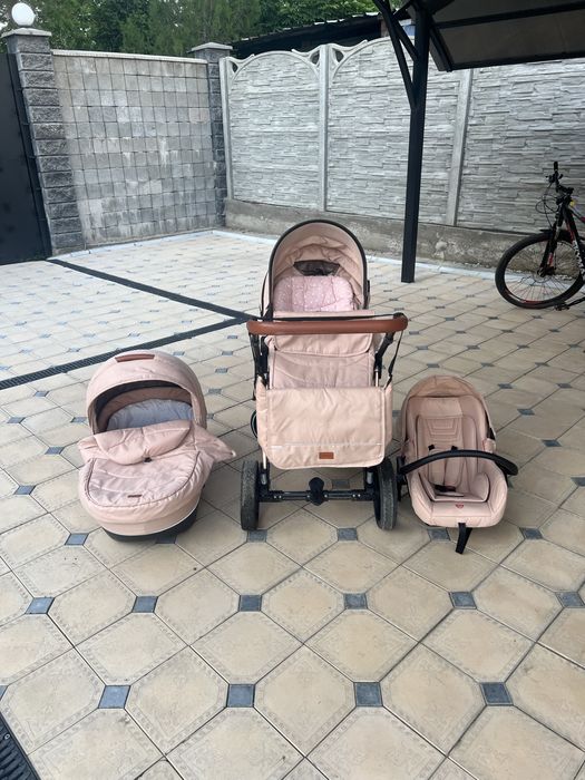 Продам коляску 3в1