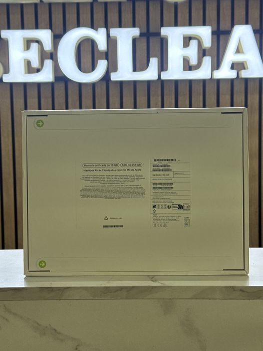 MacBook Air / M3 / 256GB / 16GB RAM / Sigilat