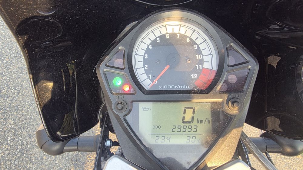 Vând Suzuki SV1000, an fabricație 2004, 30.000 km.