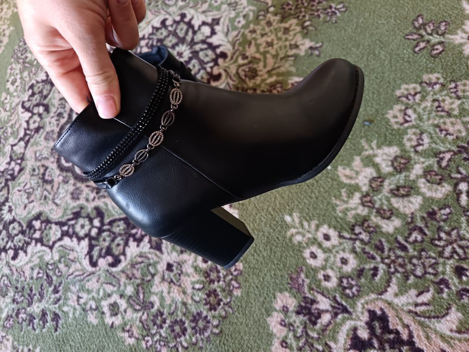 Продам женские осенние