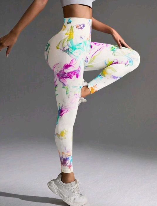 Безшевен дамски клин с повдигащ ефект