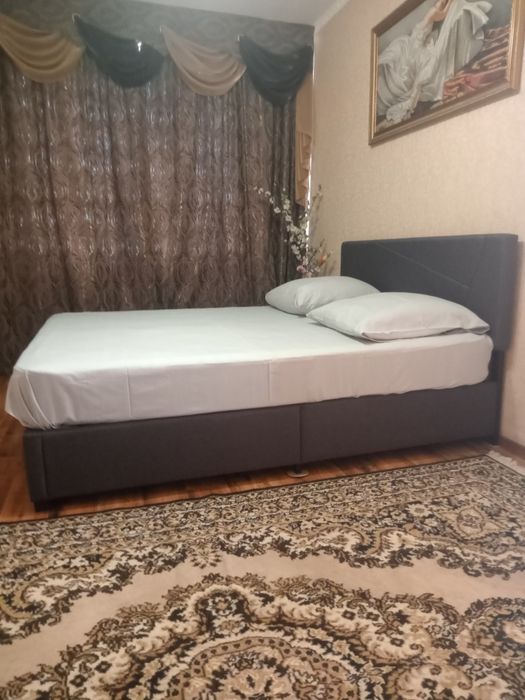 Сдаю посуточно 1кв в 12 мкр,дом 15