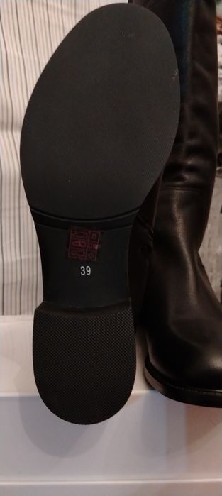 Новые, коженные сапожки 39 размер.