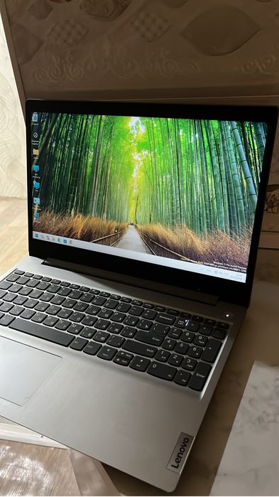 офисный ноутбук Lenovo