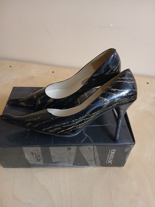 Продам женские туфли