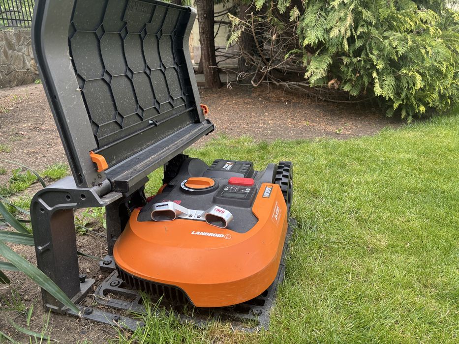 Продавам робот косачка Worx Landroid