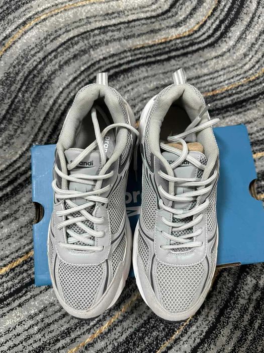 Сиви маратонки за бягане