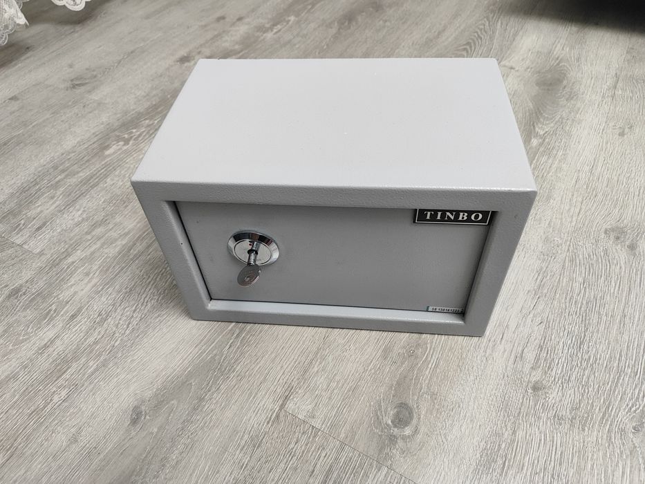 Сейф TINBO размер 30*20*20 см