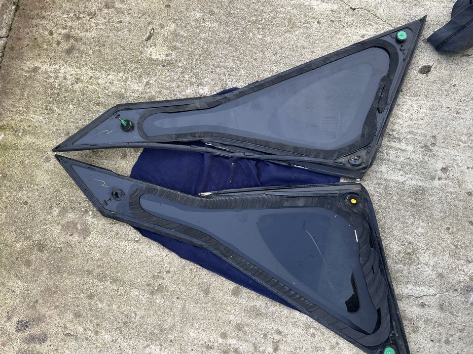 Geamuri aripi spate nissan qashqai.