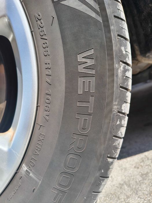 17" оригинални джанти за Toyota RAV4 с летни гуми Nokian + нова патерица