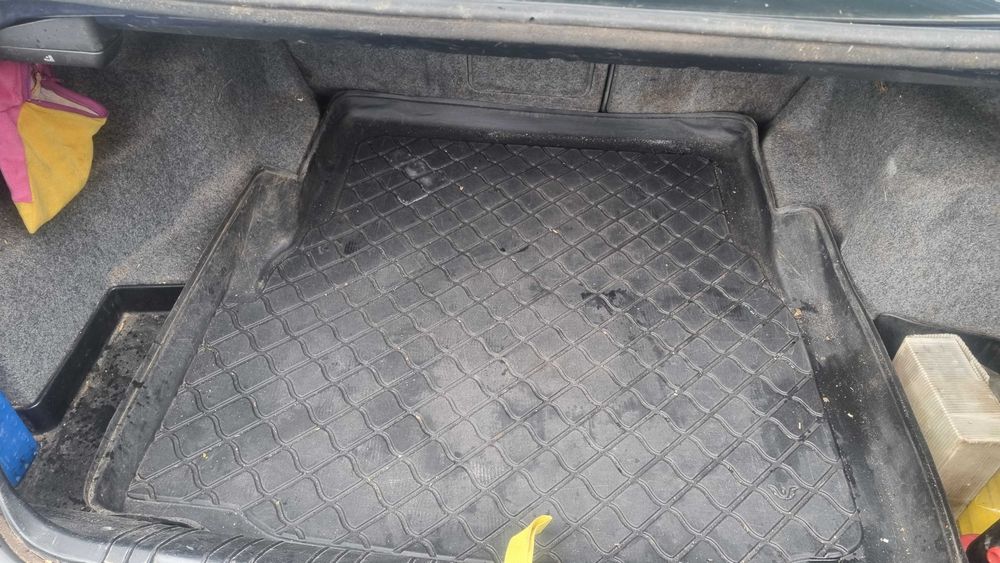 BMW 318 / 2001г./ 2500лв. Бензин - газ, газовата уредба е на 2 години