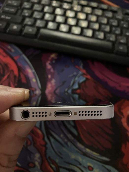 Продам Iphone SE 2016