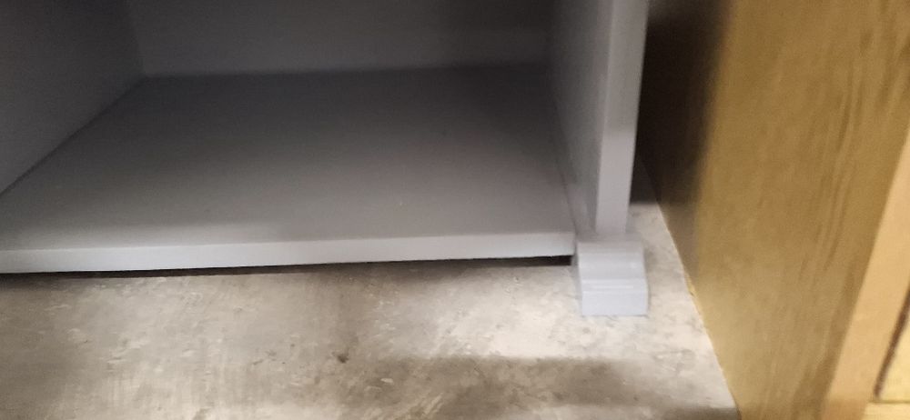 Старинен изцяло дървен шкаф