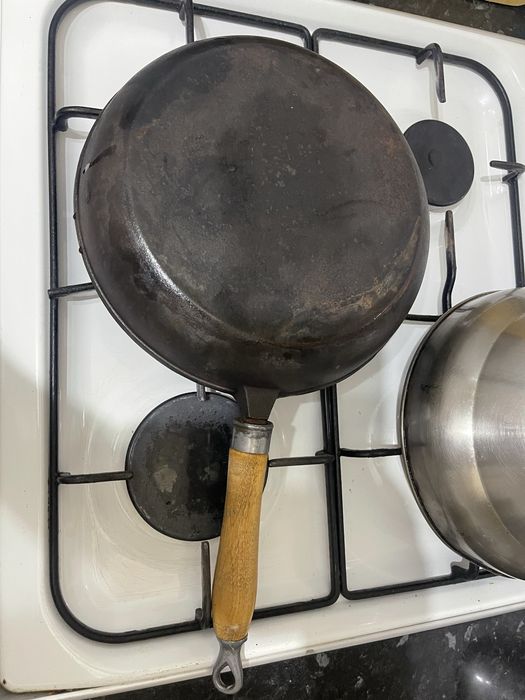 Чугунная сковородка