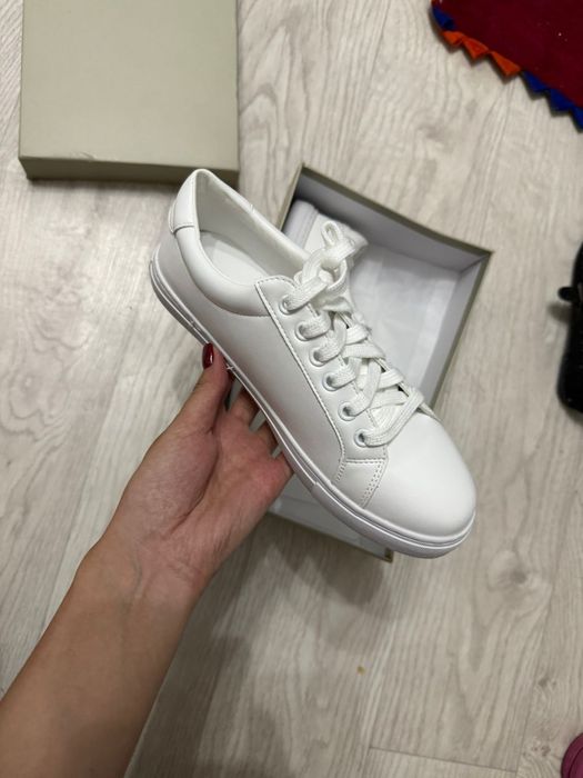 Кожаные кеды белые