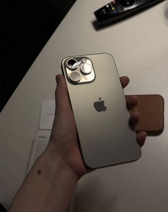 Продам Айфон 15 про макс 512 гб акб 81 в идеале