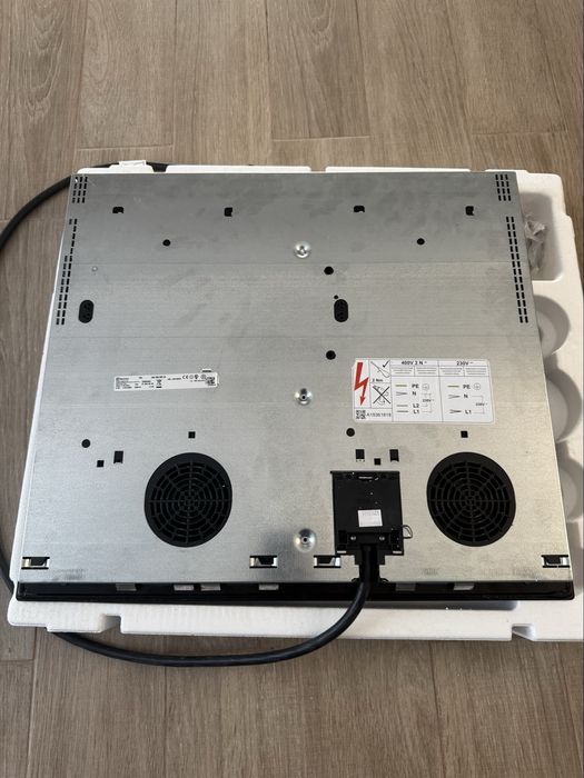 Vând plită electrică Electrolux  EIS62443