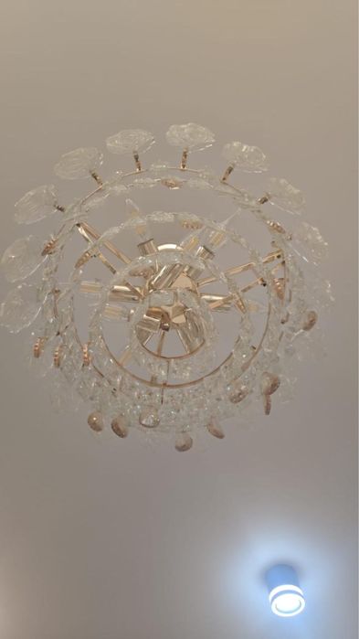 Стильная люстра в отличном состоянии