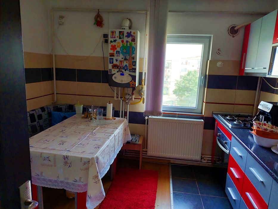 *DE VÂNZARE*Apartament compus din patru camere și dependințe* //          *** Preț Fix ***