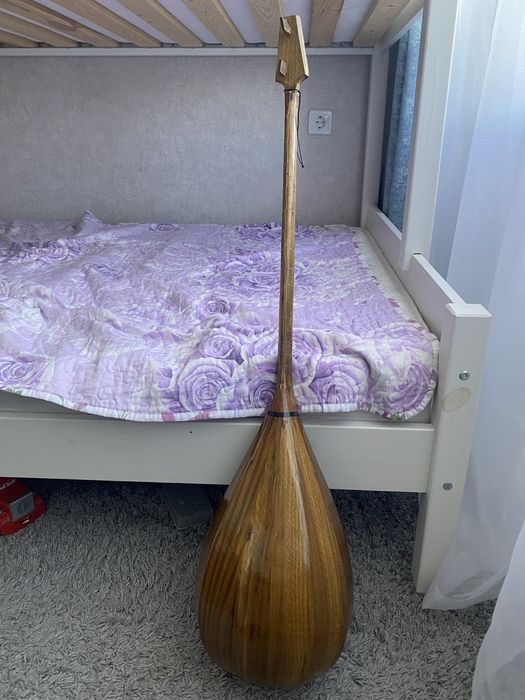 Домбра в хорошем состоянии