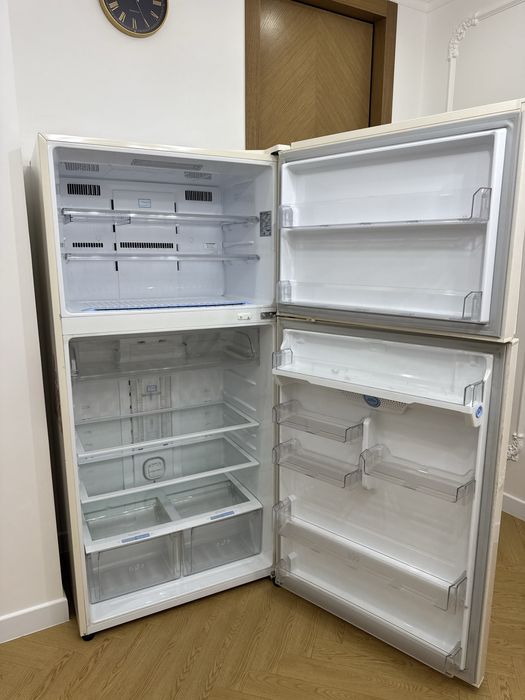 Продам холодильник большой